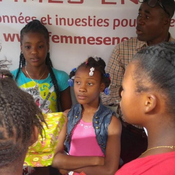Jeunes participantes activité de formation en Haïti Femmes en Emploi